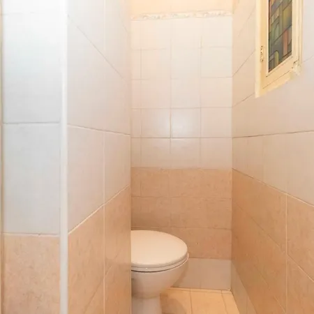 Guesthost - Mm Spezia Mini