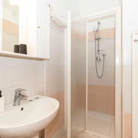 Guesthost - Mm Spezia Mini Apartment Turin